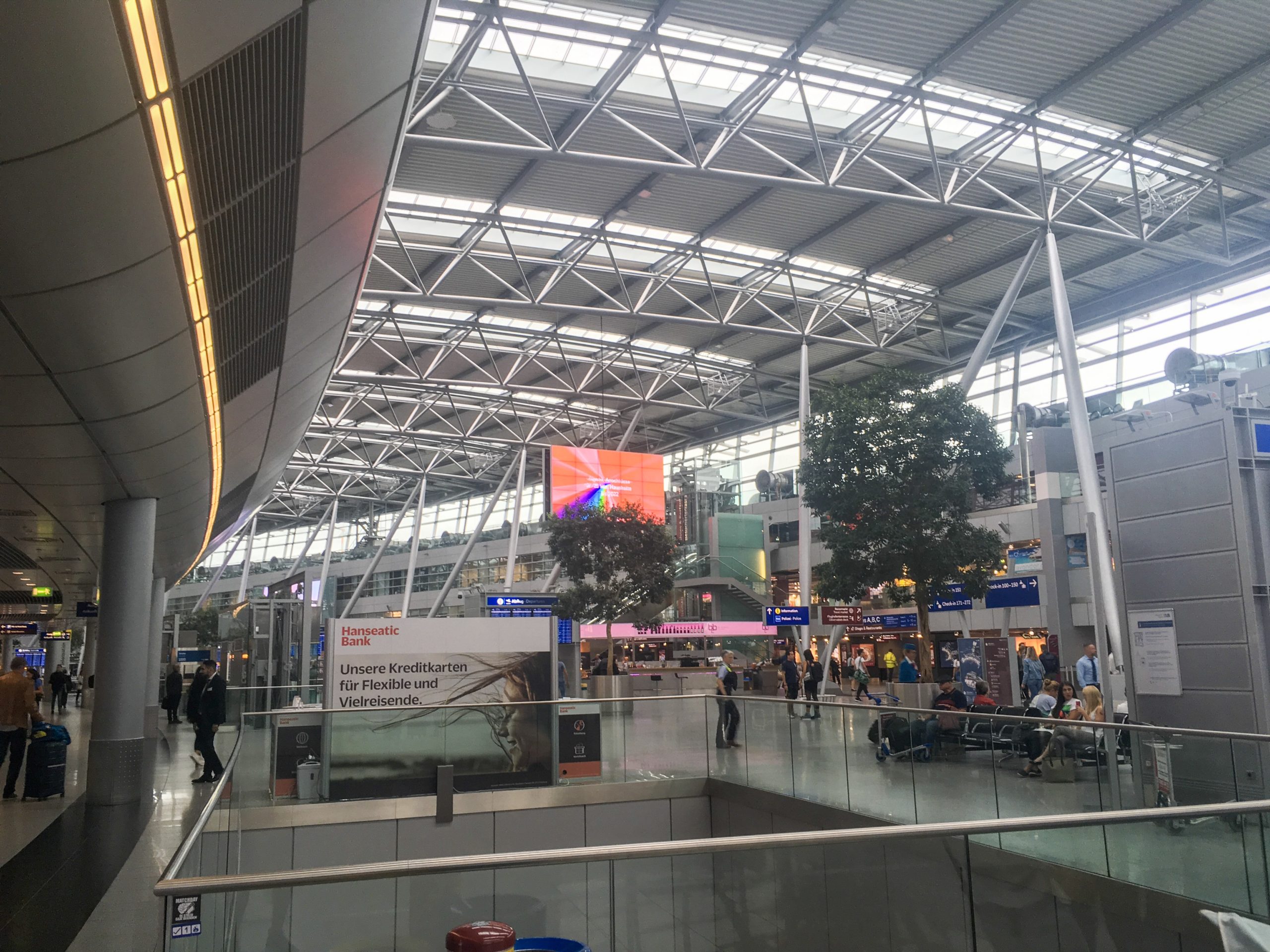 【ドイツ】デュッセルドルフ空港から市内・中央駅までの行き方を解説! 電車での移動がオススメ。